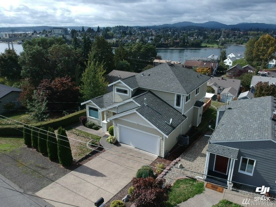Property Photo: 1611 Winfield Avenue WA 98310