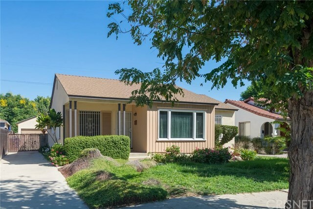 Property Photo:  6516 Zelzah Avenue  CA 91335 