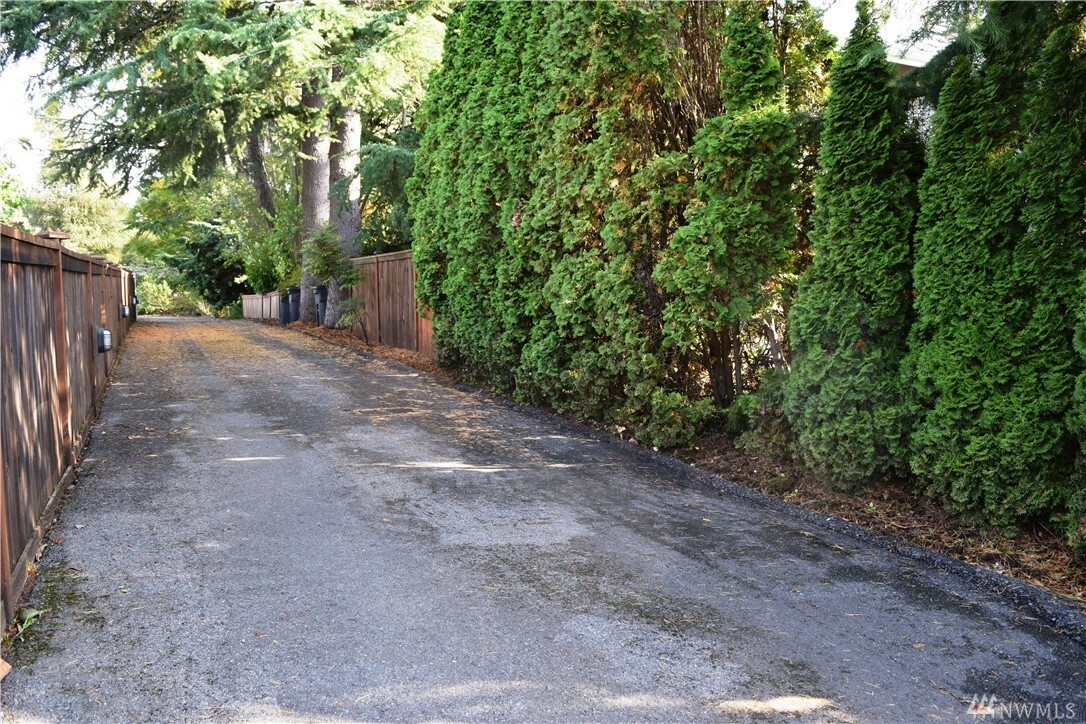 Property Photo: 1422 10th Place N WA 98020