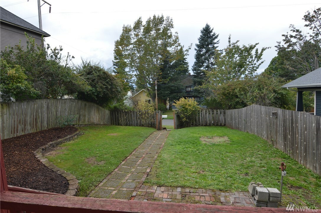 Property Photo:  1520 Humboldt St  WA 98225 