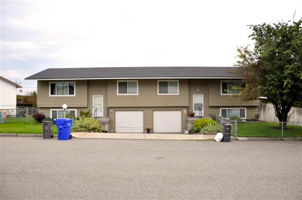 Property Photo: 2706 N Whipple Ct 2708 WA 99206-4708
