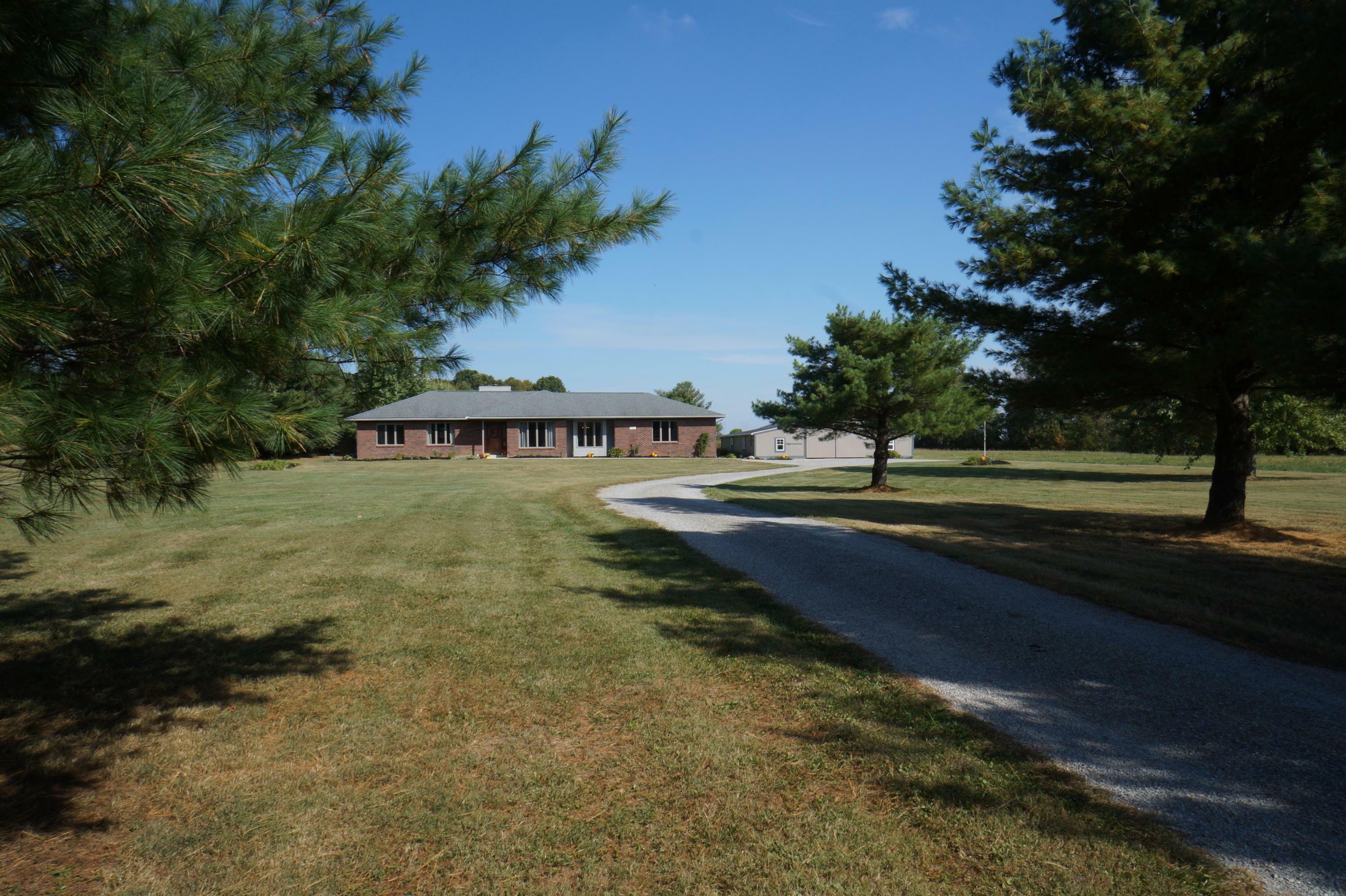 Property Photo:  1556 Carroll Eastern Road NW  OH 43130 