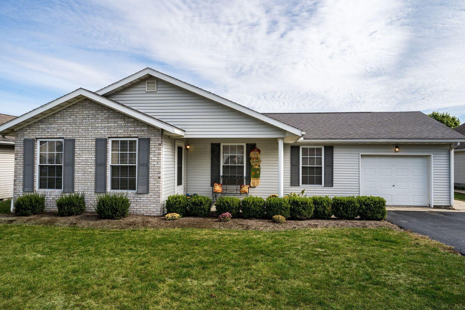 Property Photo:  660 Lewis Street  OH 43160 