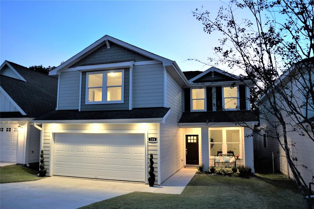 Property Photo: 118 Harbour Town Court TX 77356