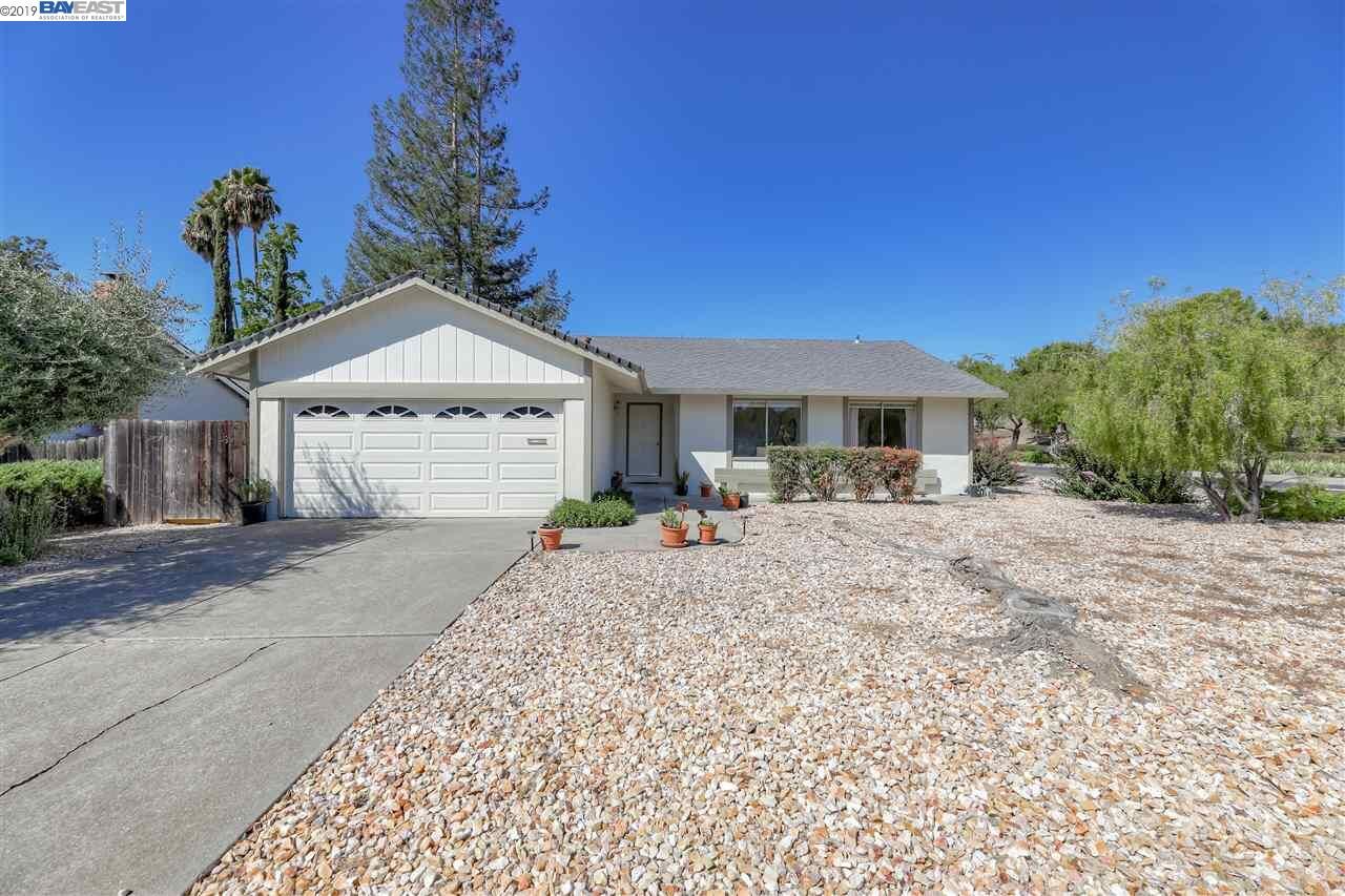 Property Photo: 3399 Ensenada Dr CA 94583