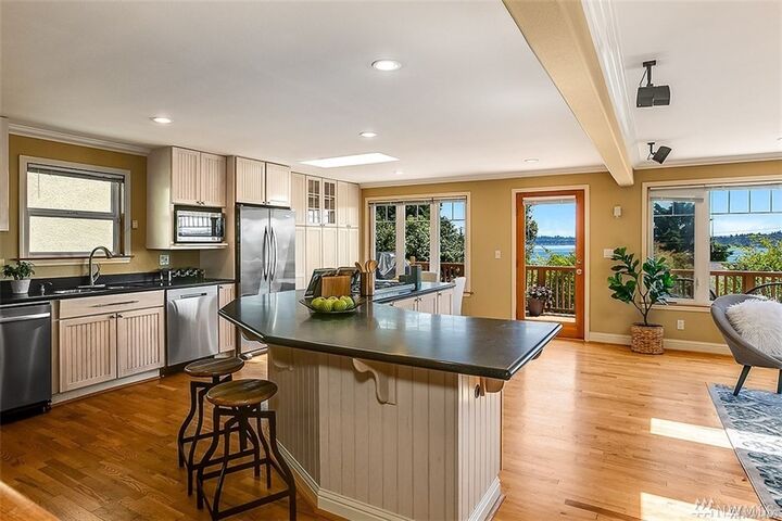 Property Photo: 809 Lake Washington Blvd S WA 98144