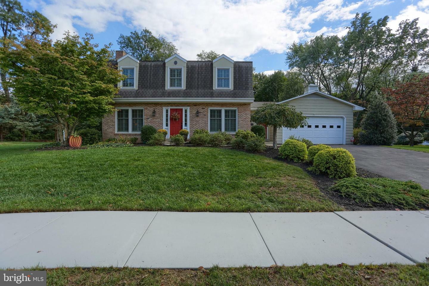 Property Photo: 625 Hilltop Drive PA 17070
