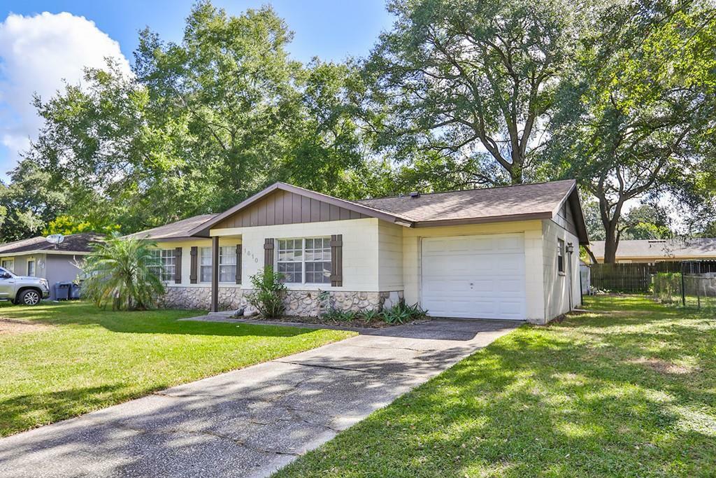 Property Photo:  1610 Hughes Drive  FL 33563 