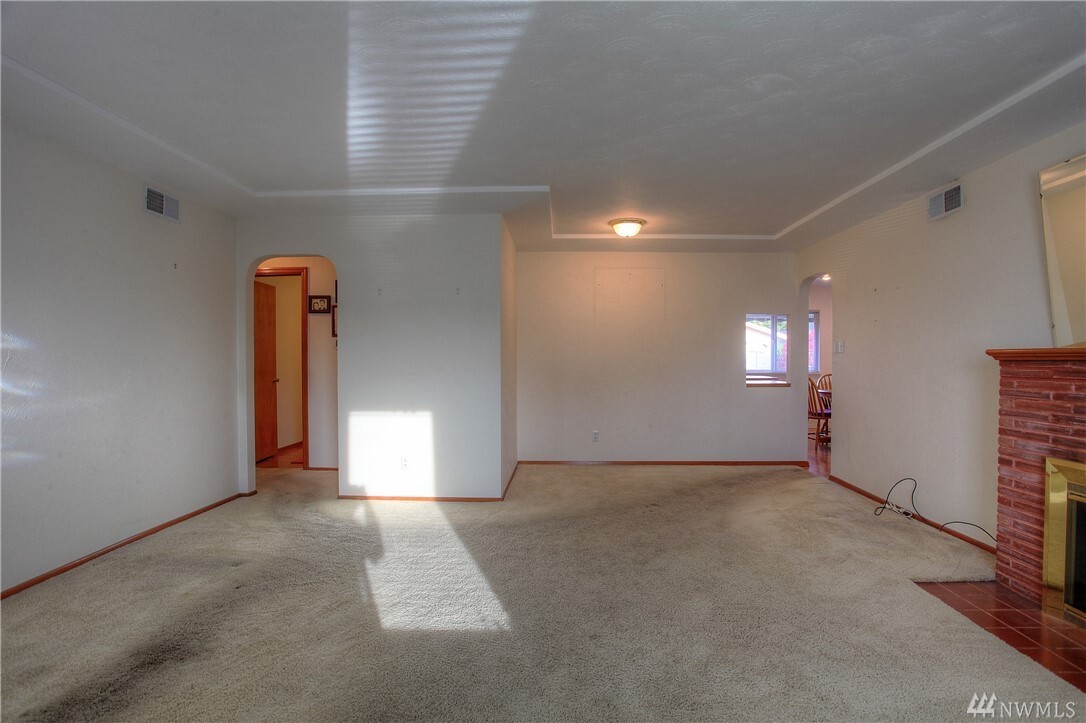 Property Photo: 6519 S Yakima WA 98408