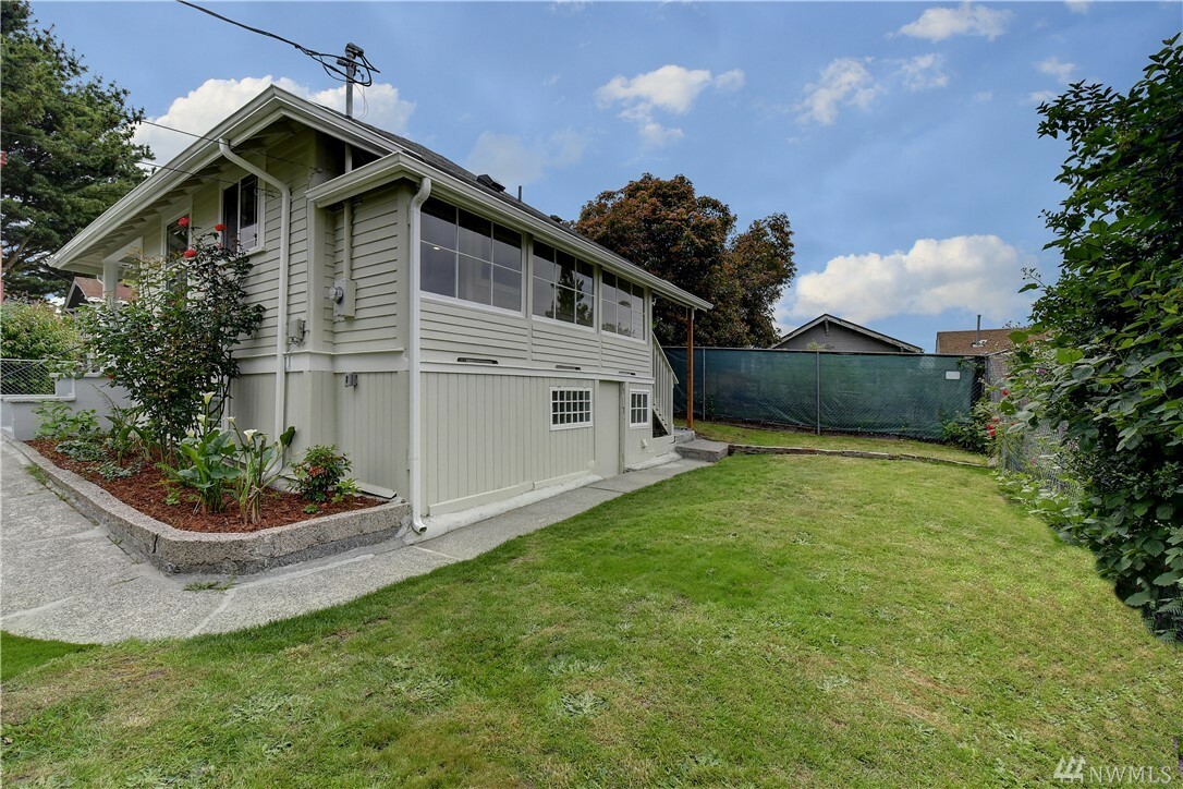 Property Photo: 921 Highland WA 98337