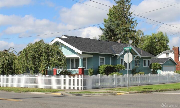 Property Photo:  2107  Griffin Avenue  WA 98022 
