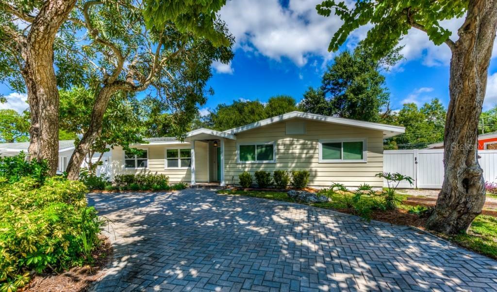 Property Photo:  2629 Martin Street  FL 34237 