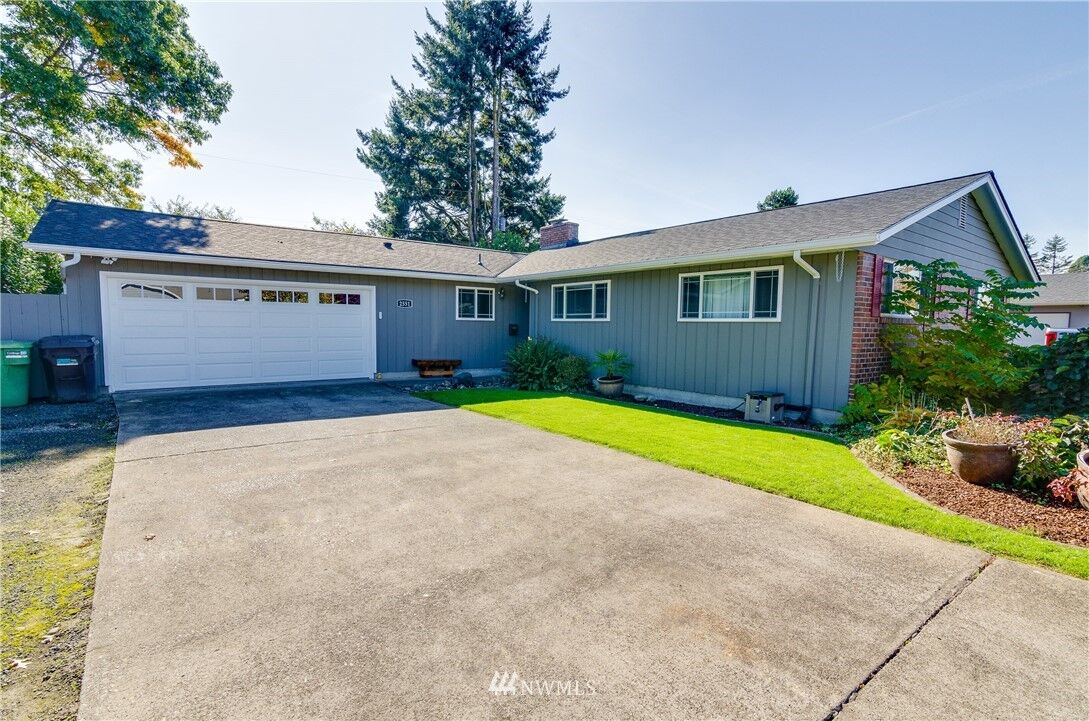 Property Photo:  2551 Northlake Avenue  WA 98632 