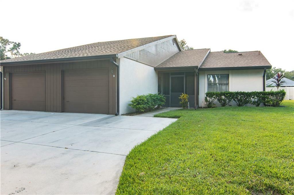 Property Photo:  207 Oak Hill Drive 8  FL 34232 