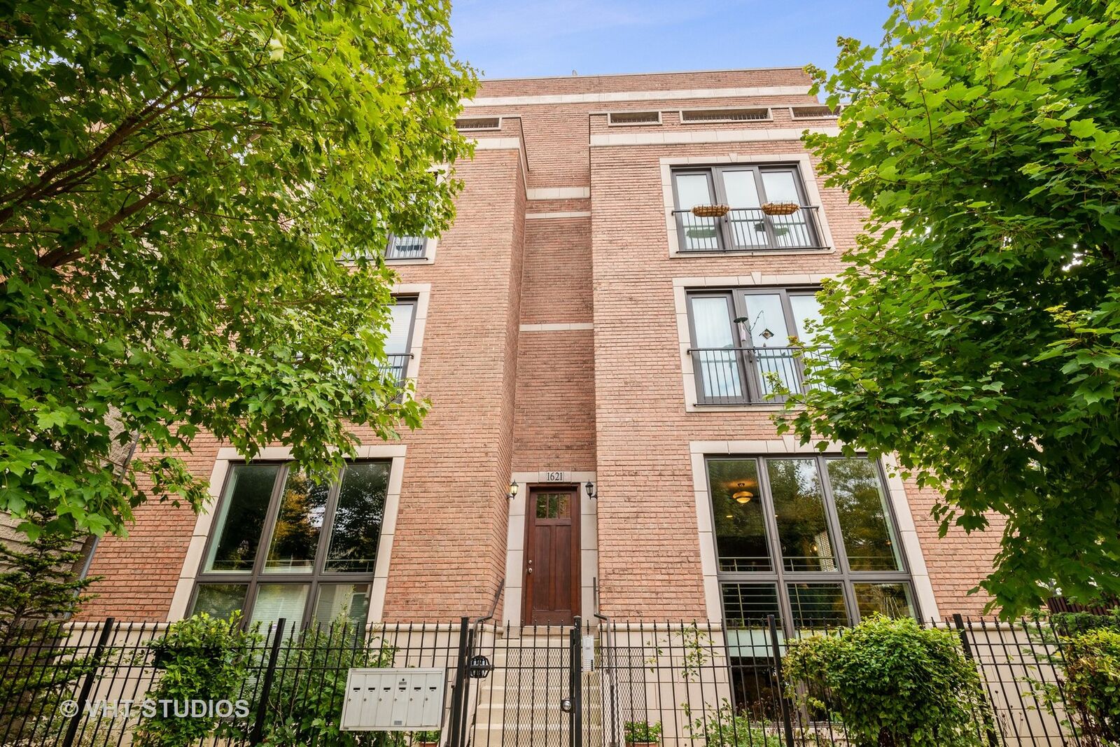 Property Photo:  1621 North Mozart Street 1S  IL 60647 