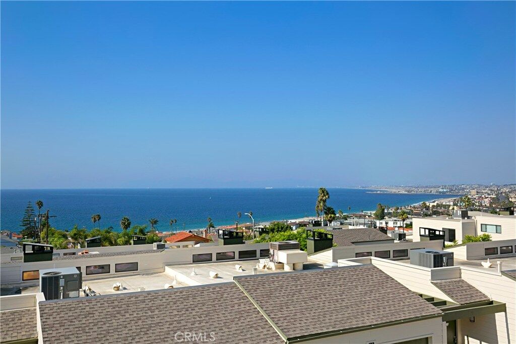 Property Photo:  111 Calle Mayor  CA 90277 