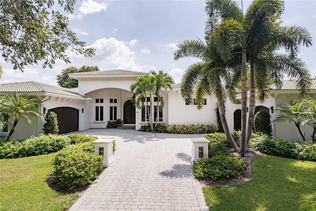 Property Photo: 564 Coral Dr FL 34102