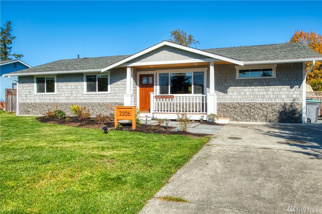 Property Photo:  2206  32nd St  WA 98221 