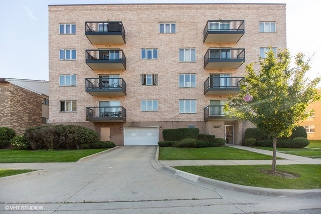 Property Photo: 1227 Brown Street 504 IL 60016