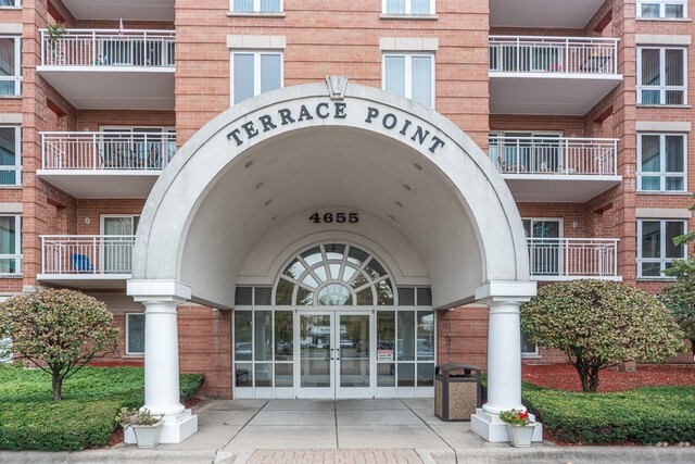 Property Photo: 4655 North Cumberland Avenue 304 IL 60706