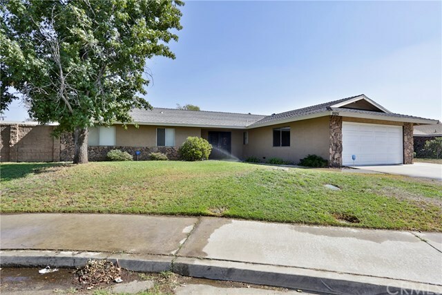 Property Photo:  9925 Toyon Avenue  CA 92335 