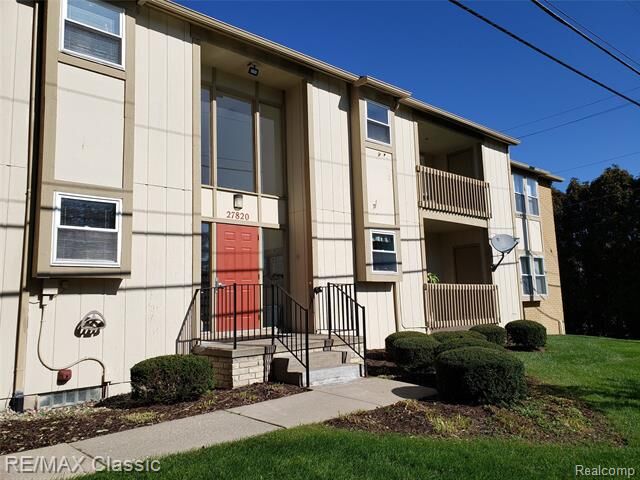 Property Photo:  27820 Berrywood Lane  MI 48334 