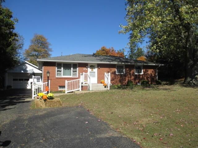 Property Photo:  4 Orchard W Drive  OH 43050 