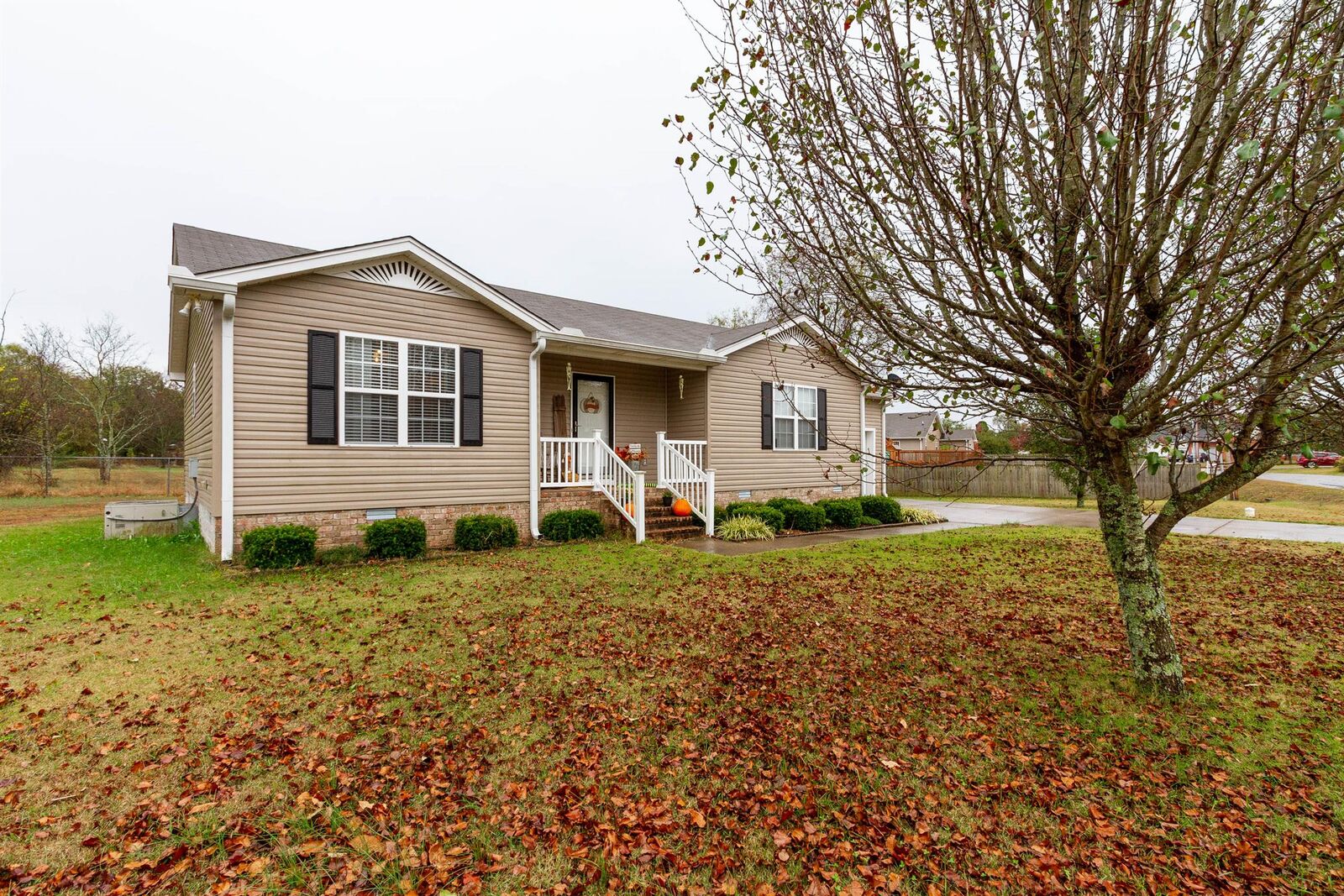 Property Photo:  313 June Dr  TN 37087 