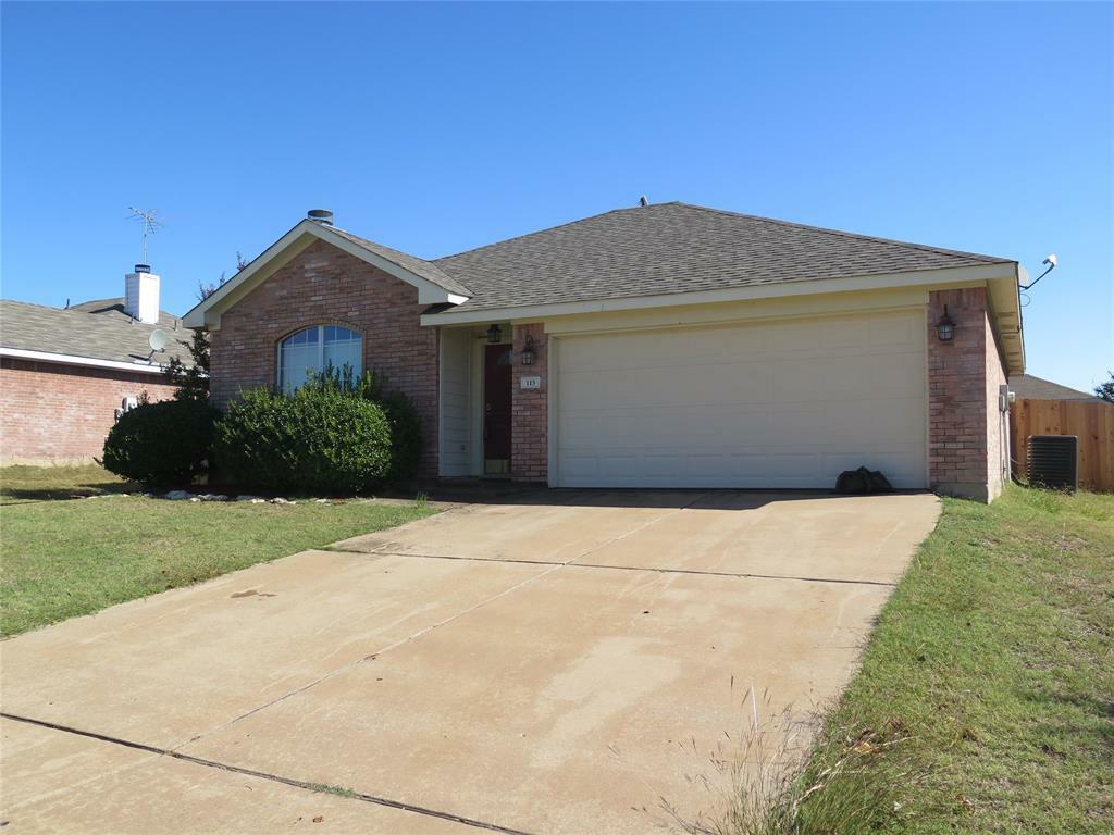 Property Photo:  113 Hampton Court  TX 76078 