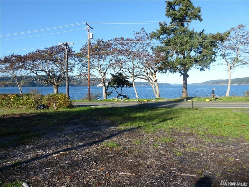 Property Photo:  4413 Beach Dr E  WA 98366 