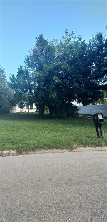 Property Photo:  917 Queen Street N  FL 33713 