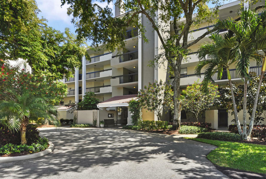 Property Photo: 820 Lavers Circle G404 FL 33444
