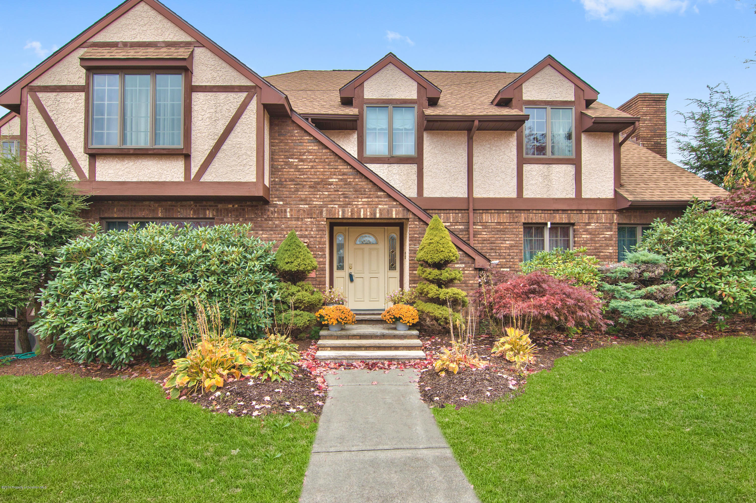 Property Photo: 201 Sunrise Boulevard PA 18444