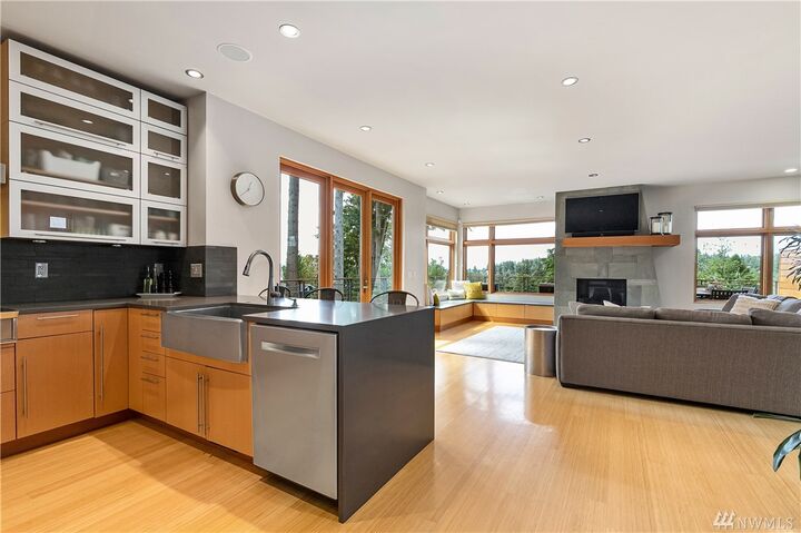 Property Photo: 3015 Huntington St WA 98226