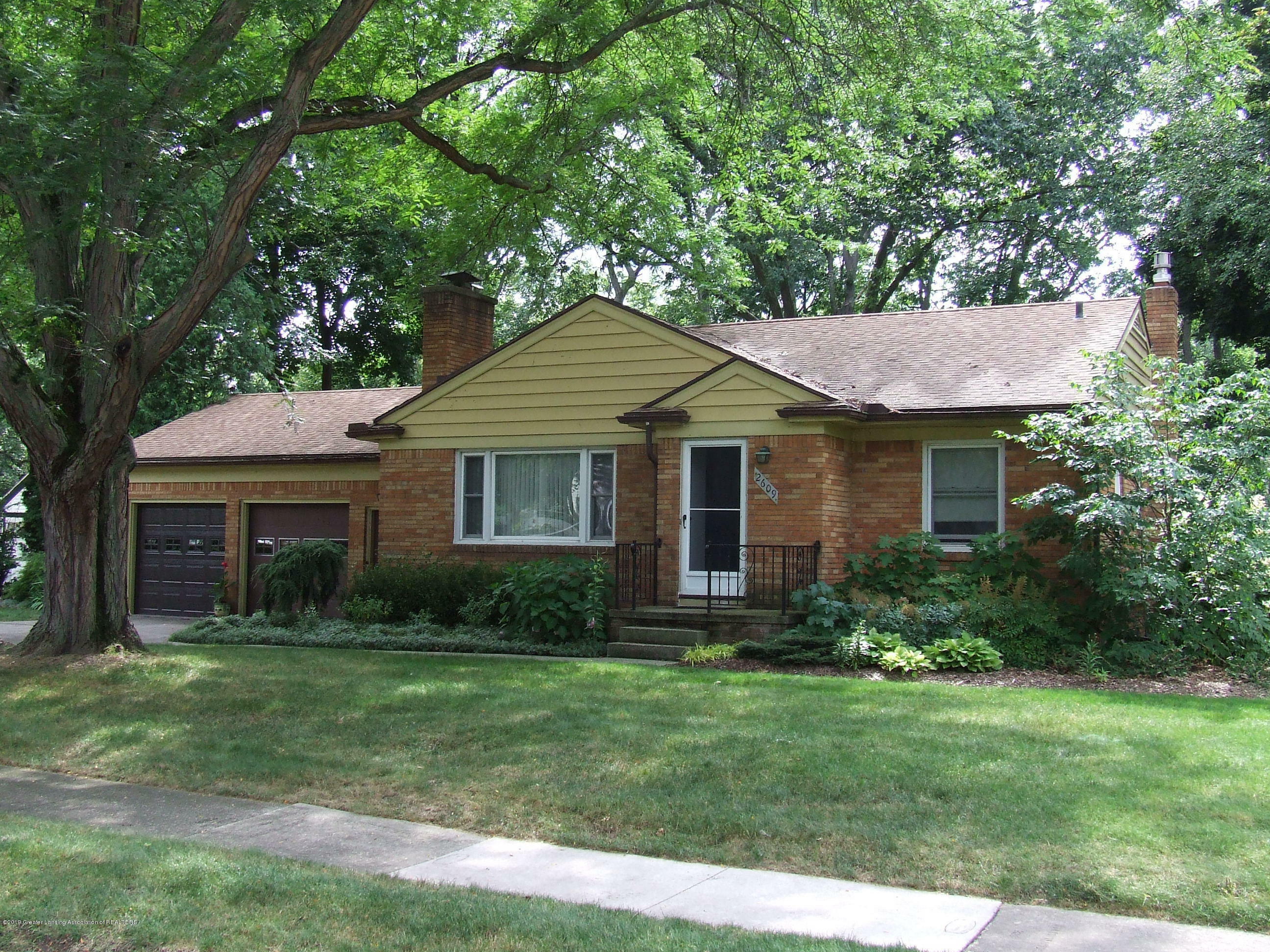 Property Photo:  2609 Edgebrook Drive  MI 48906 