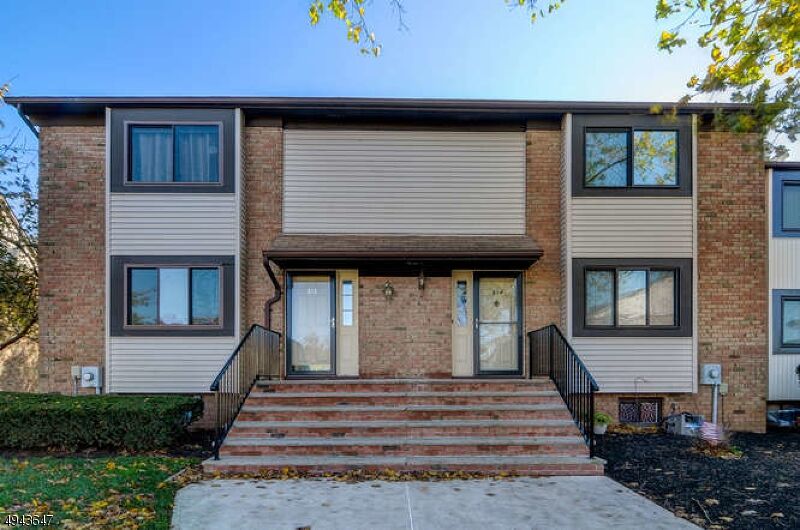 Property Photo: 816 Robin Rd NJ 08844