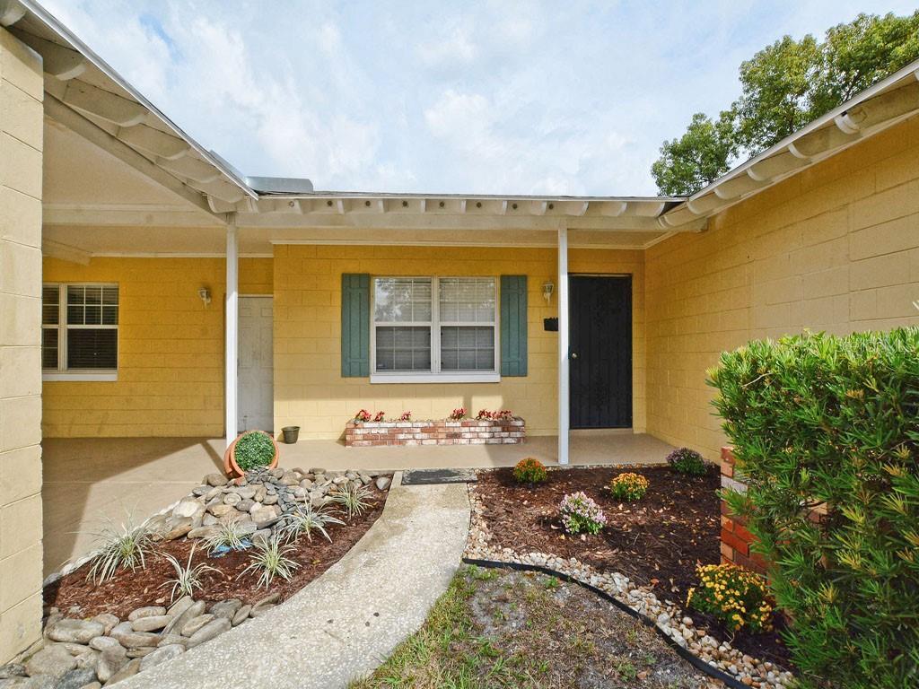 Property Photo: 4825 Figwood Lane FL 32808