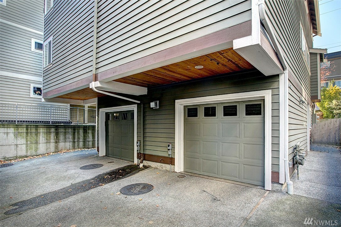 Property Photo:  1022 Taylor Ave N B  WA 98109 