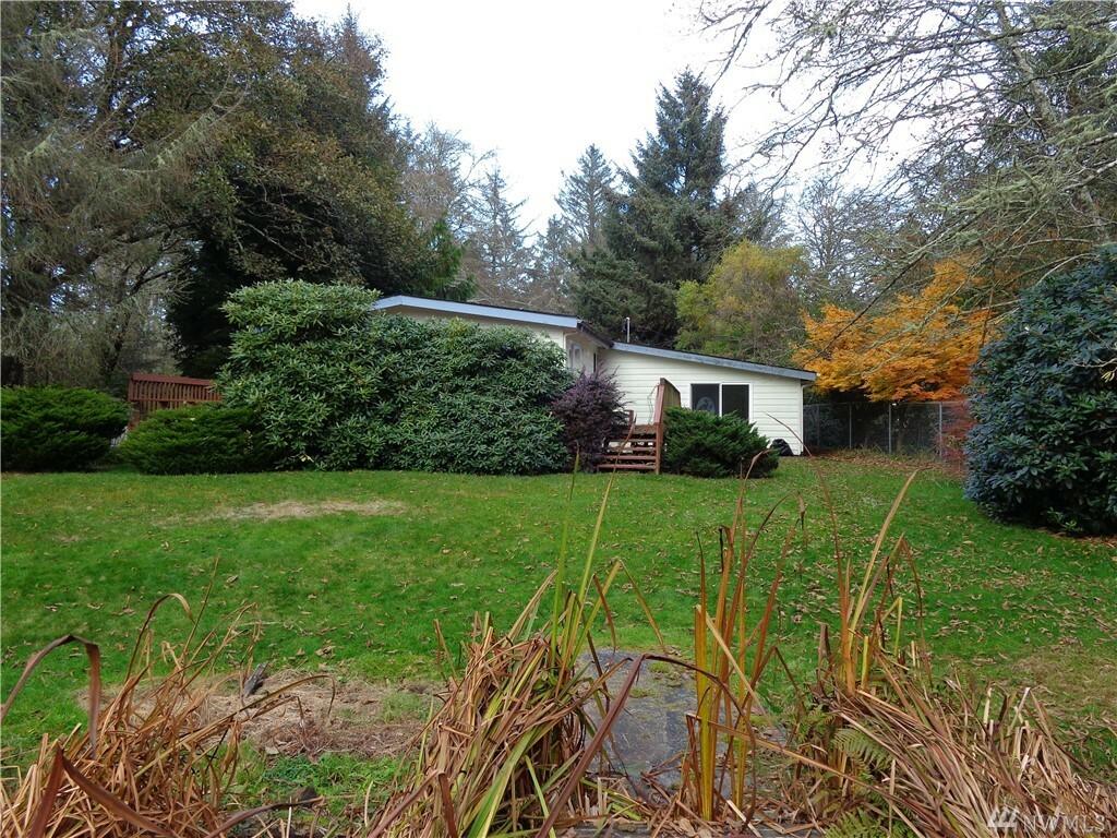 Property Photo:  879 SE Hassalo Ave  WA 98569 