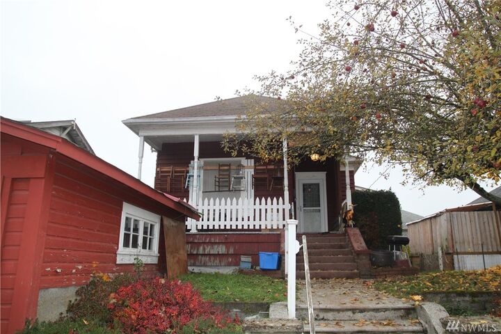Property Photo: 1208 Broadway Avenue WA 98312
