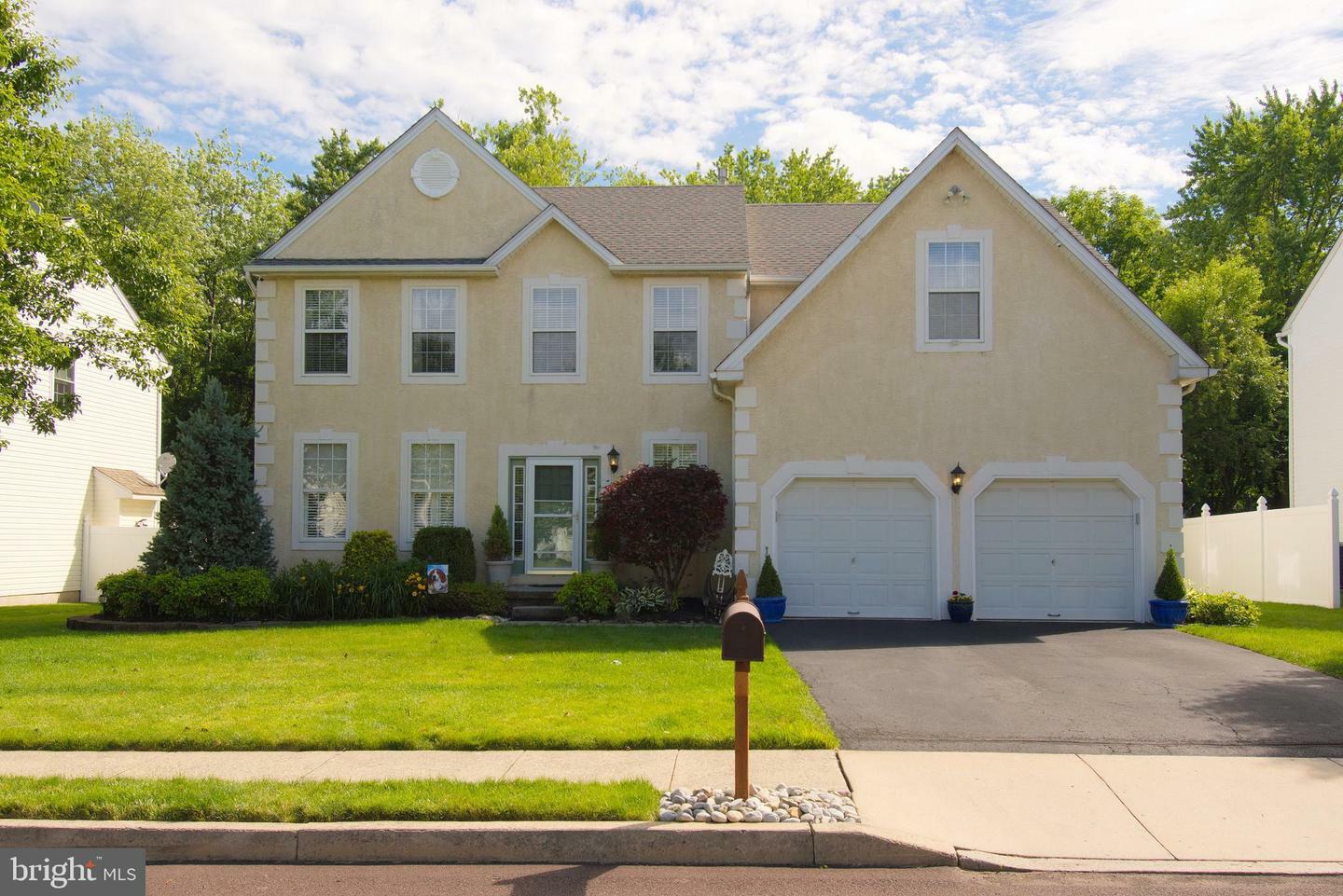 Property Photo:  383 Essex Court  PA 18944 