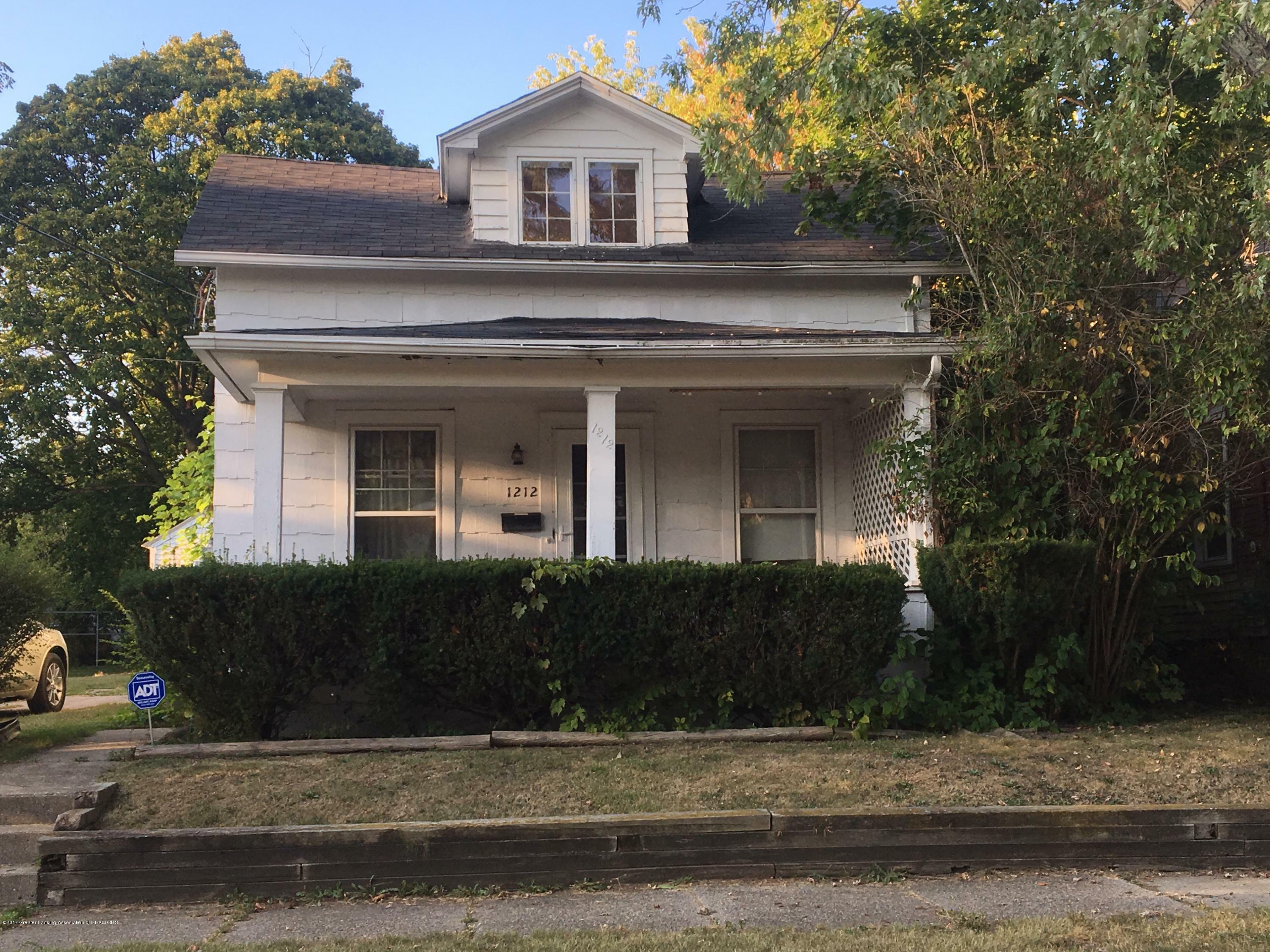 Property Photo:  1212 W Lenawee Street  MI 48915 