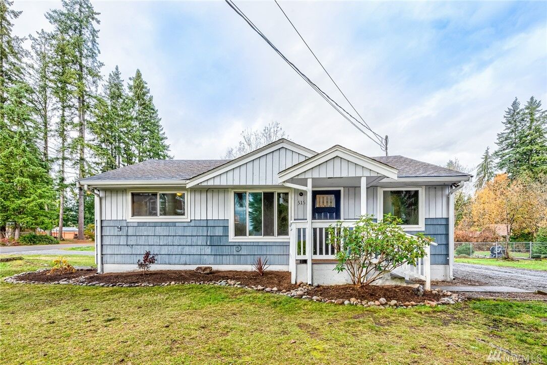 Property Photo:  515  124th Street SE  WA 98208 