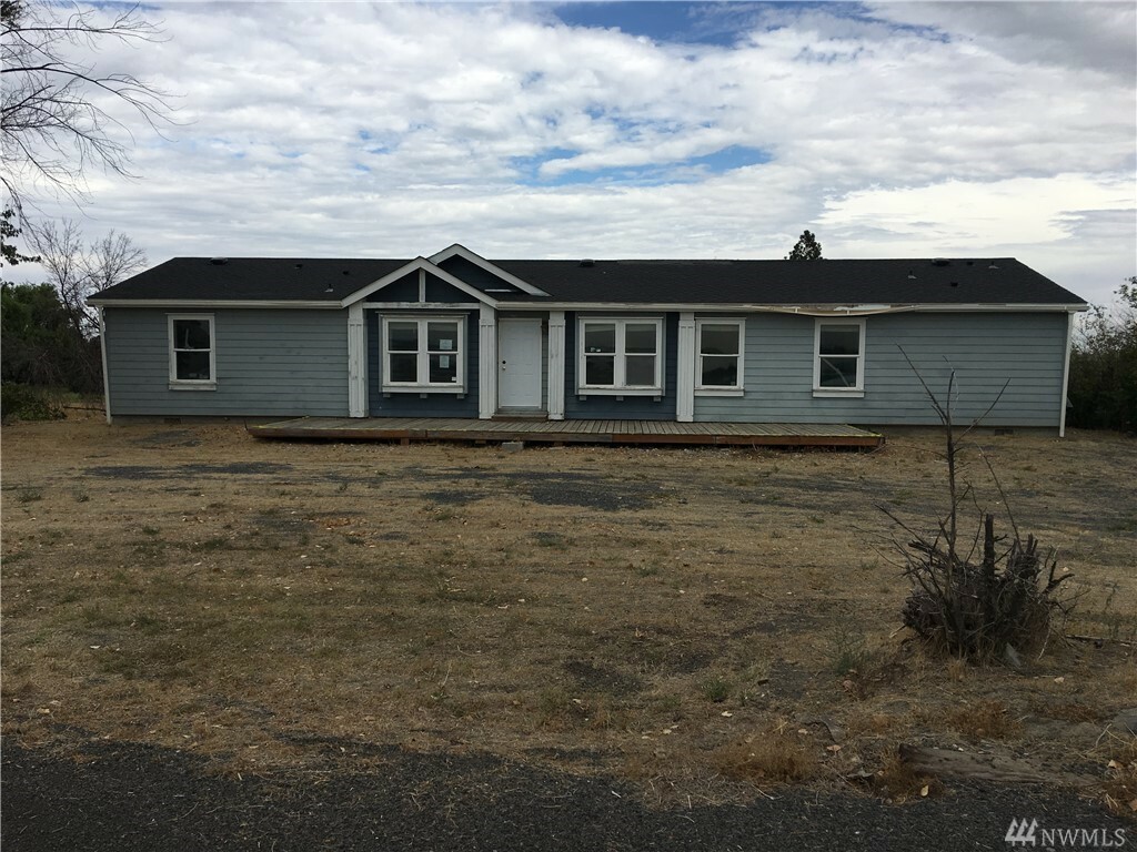 Property Photo:  10224 Road 6 SE  WA 98837 