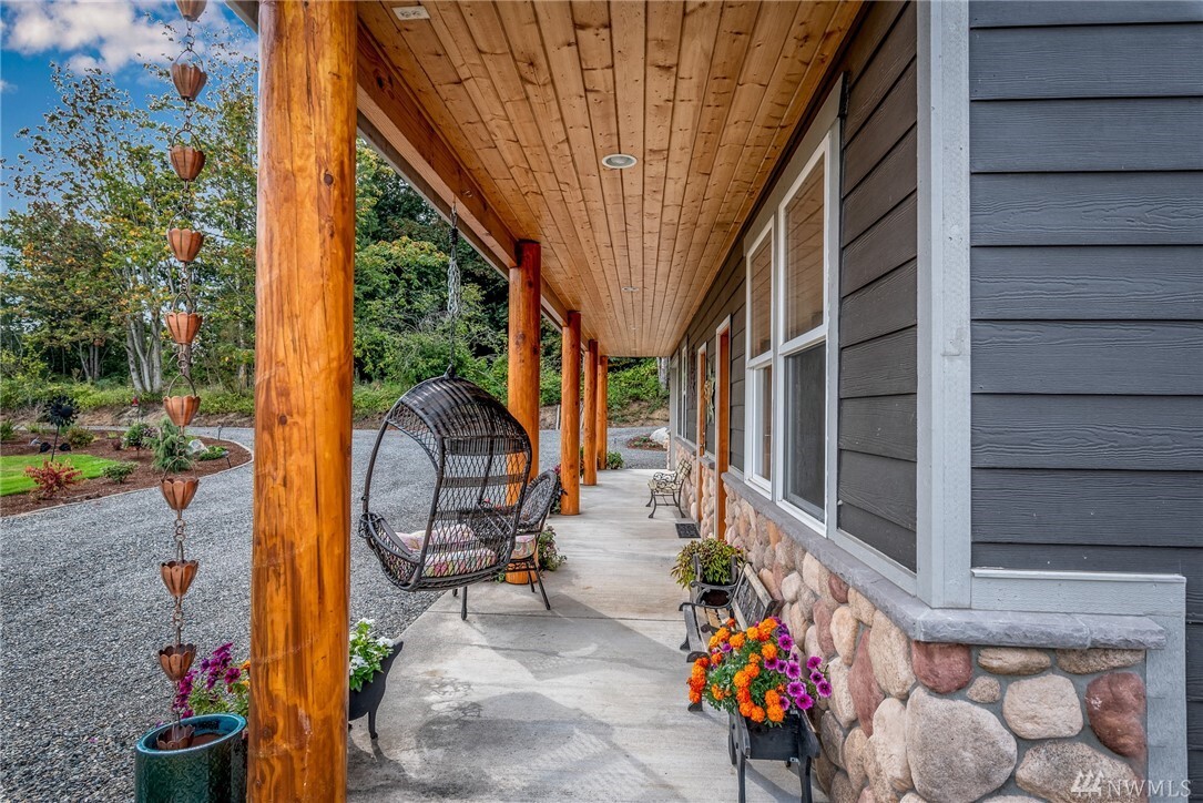 Property Photo: 672 E Smith Road WA 98226