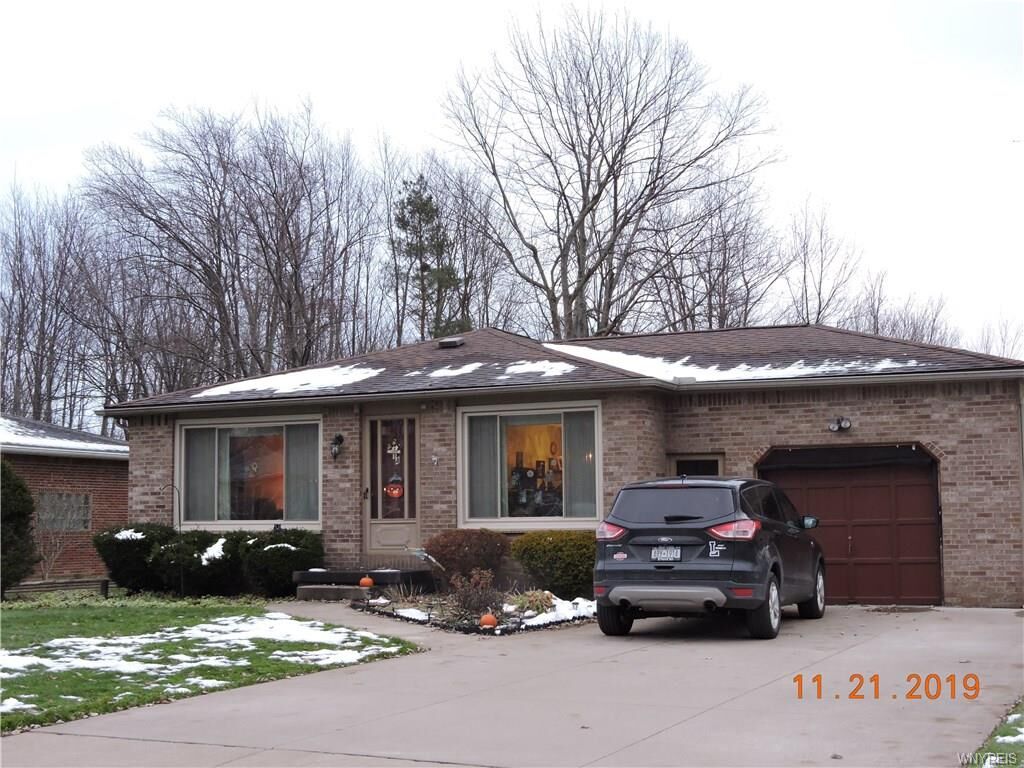 Property Photo:  14 Schultz Road  NY 14127