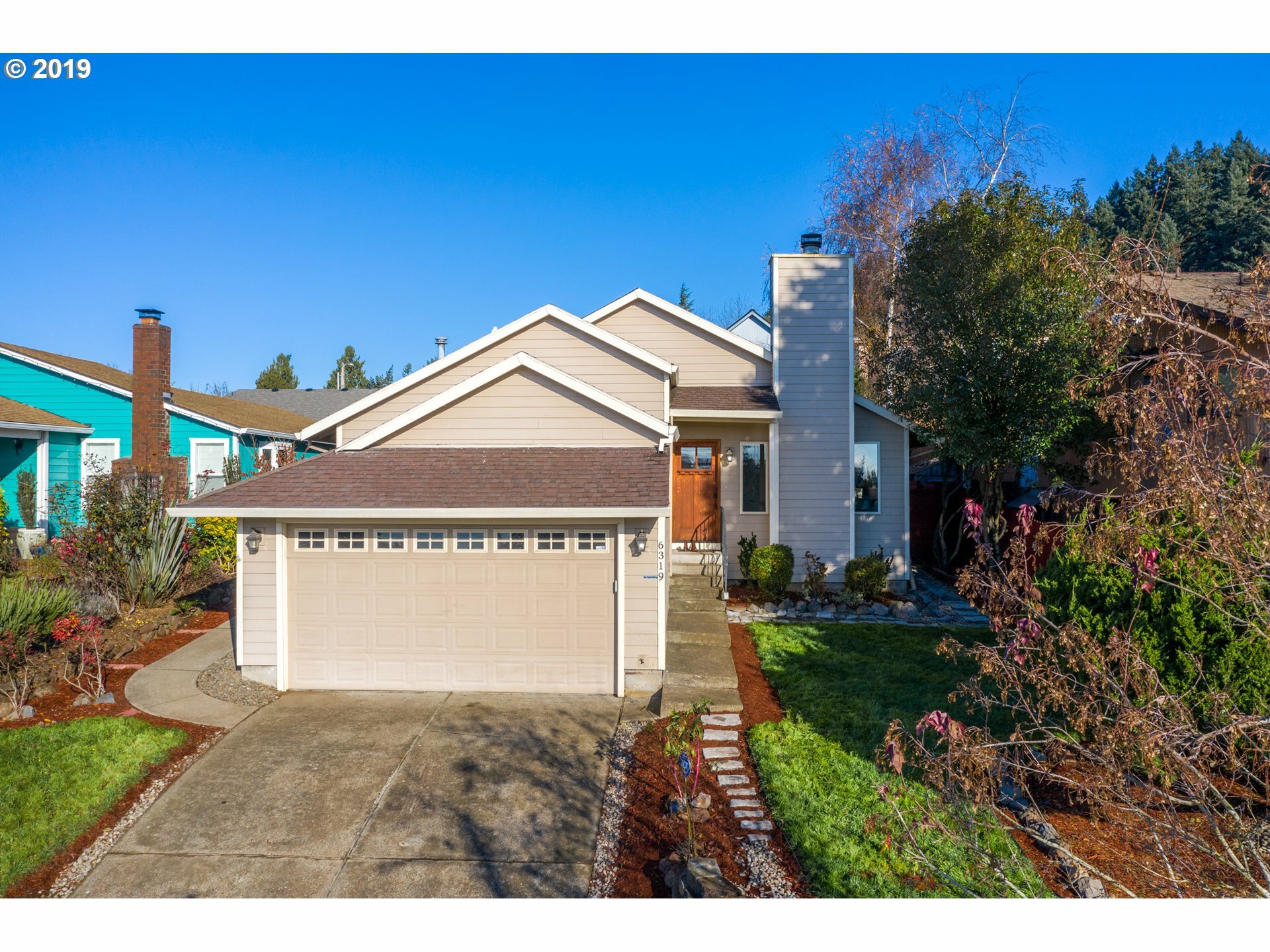 Property Photo: 6319 SE Grant St OR 97215