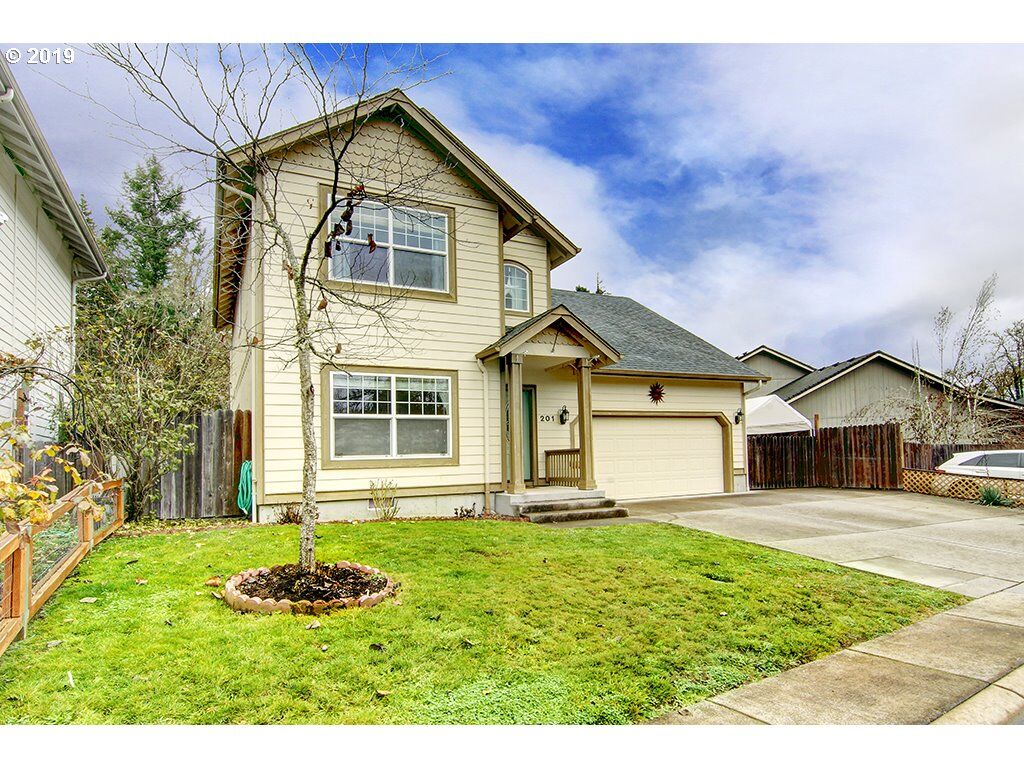 Property Photo: 201 Pond Turtle Way OR 97424