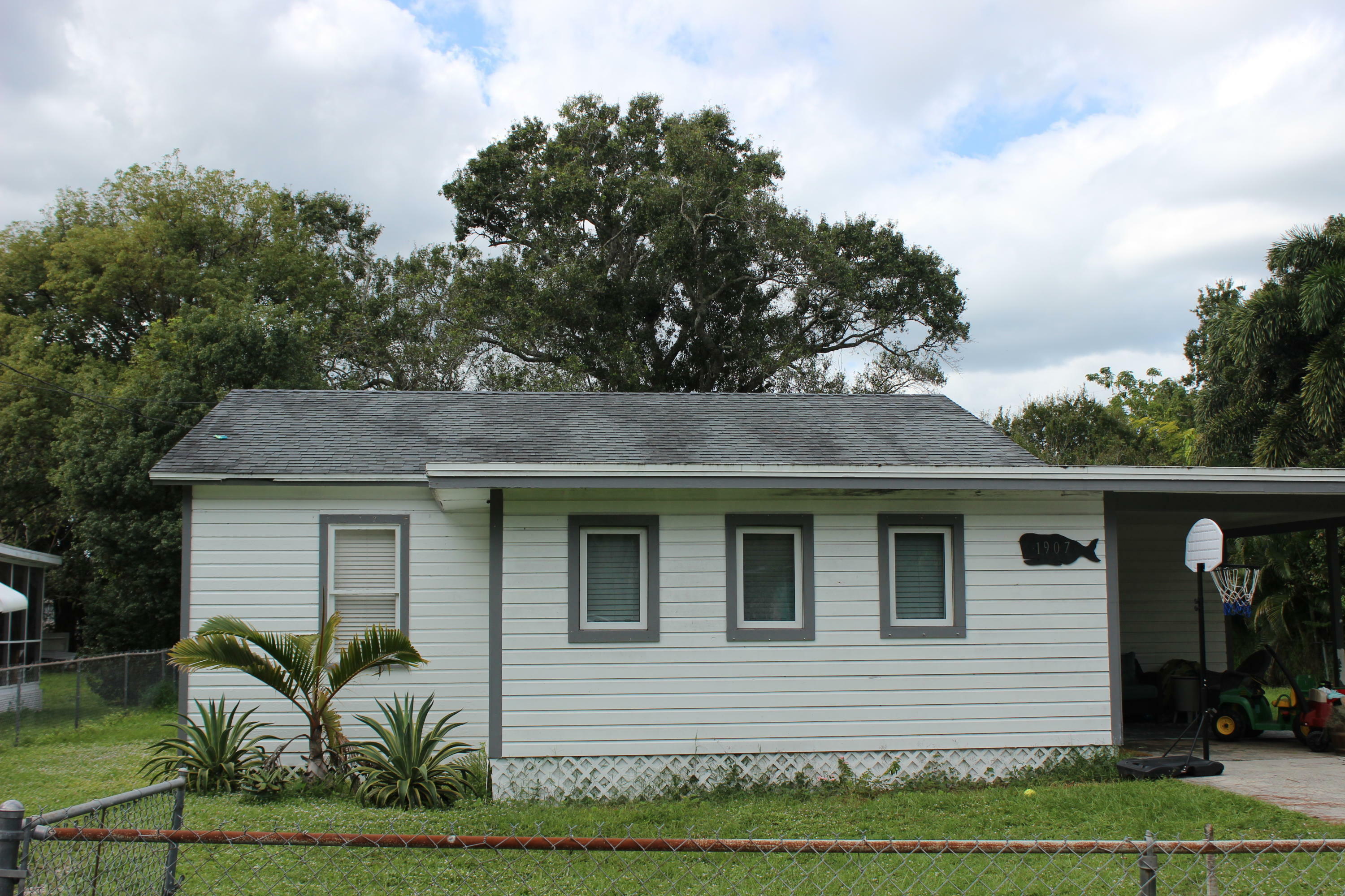 Property Photo:  1907 S 34th Street  FL 34947 