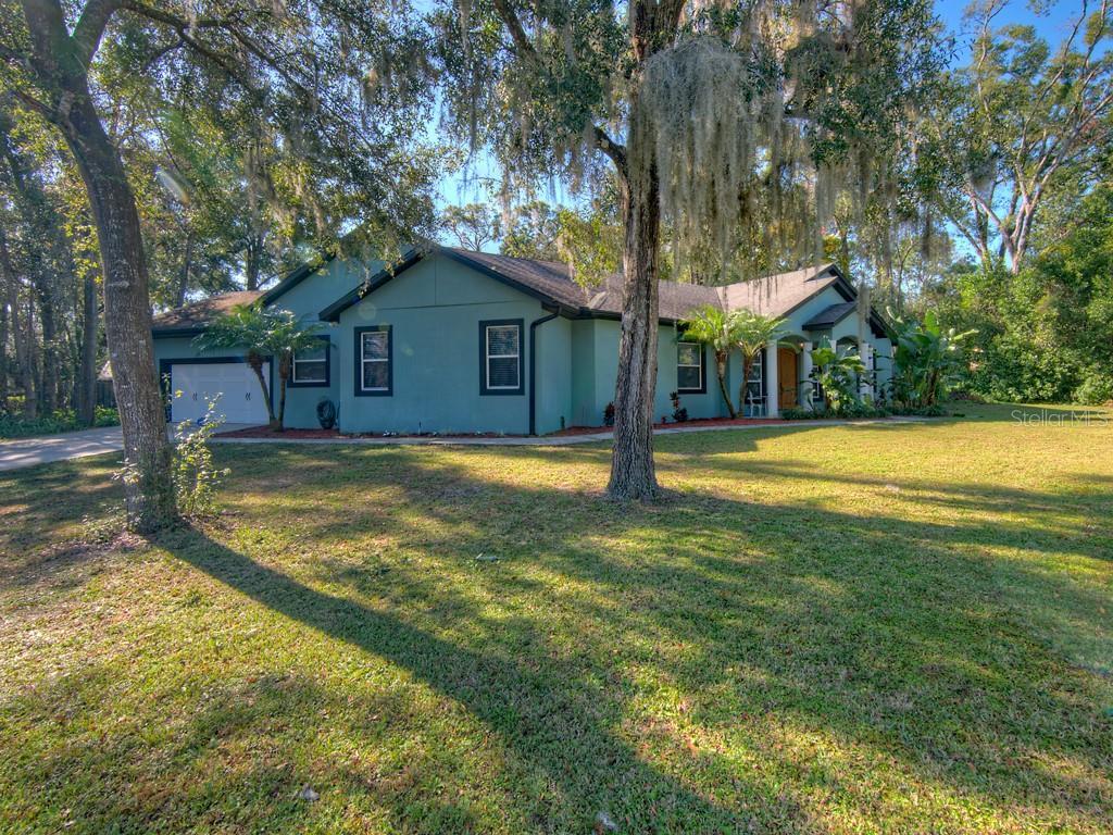 Property Photo: 922 Franklin Street FL 32701